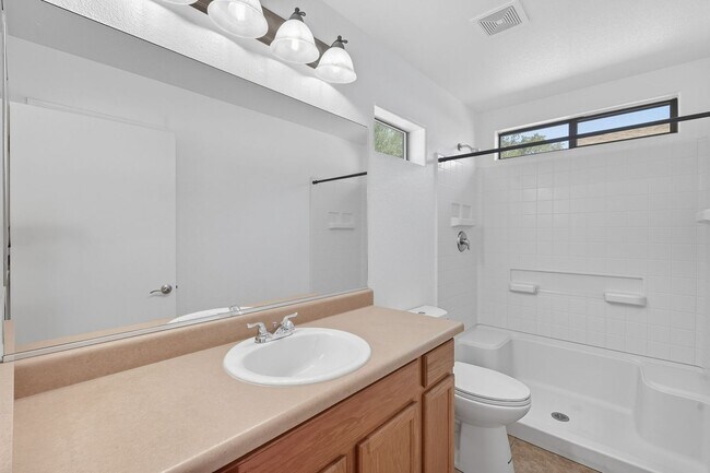 Building Photo - Bright & Inviting Tucson Home Near Davis-M...
