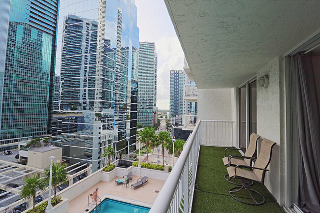 Building Photo - 1200 Brickell Bay Dr