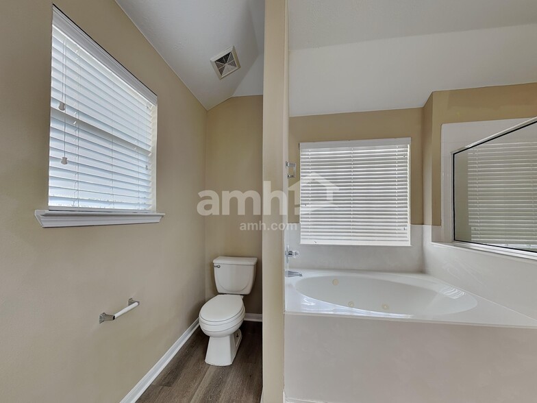 Building Photo - 16511 Cypress Brook Ct