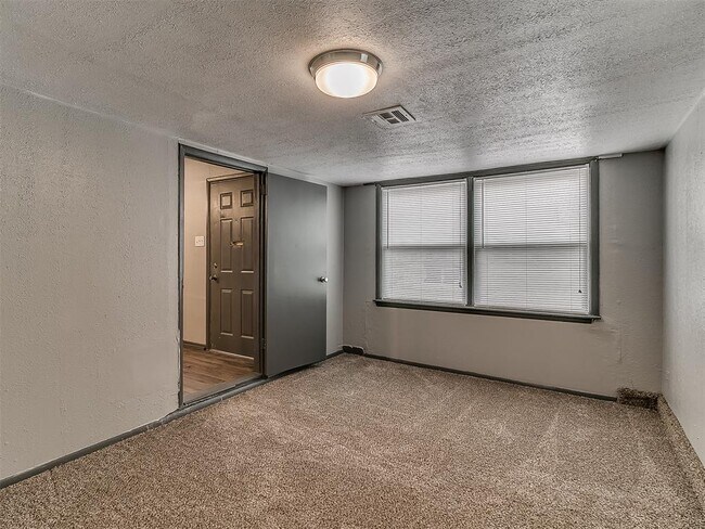 Building Photo - 4209 NE 19th St