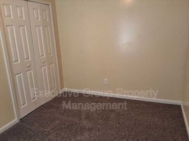 Building Photo - 120 Academy Ln