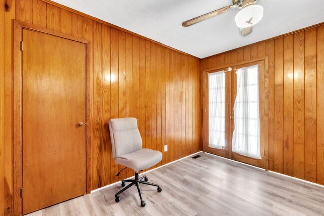 Building Photo - Stylish 3 Bedroom, 2 Bath Ranch with Bright Sunroom and Modern Comforts