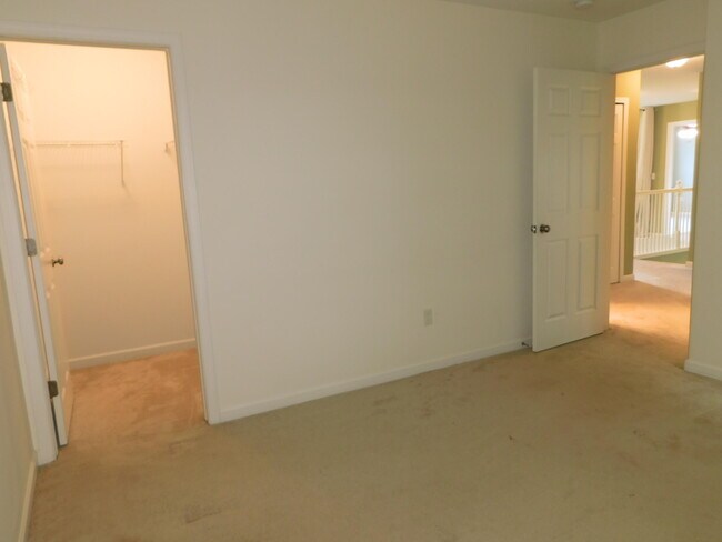 Building Photo - 4251 Lilac Ln