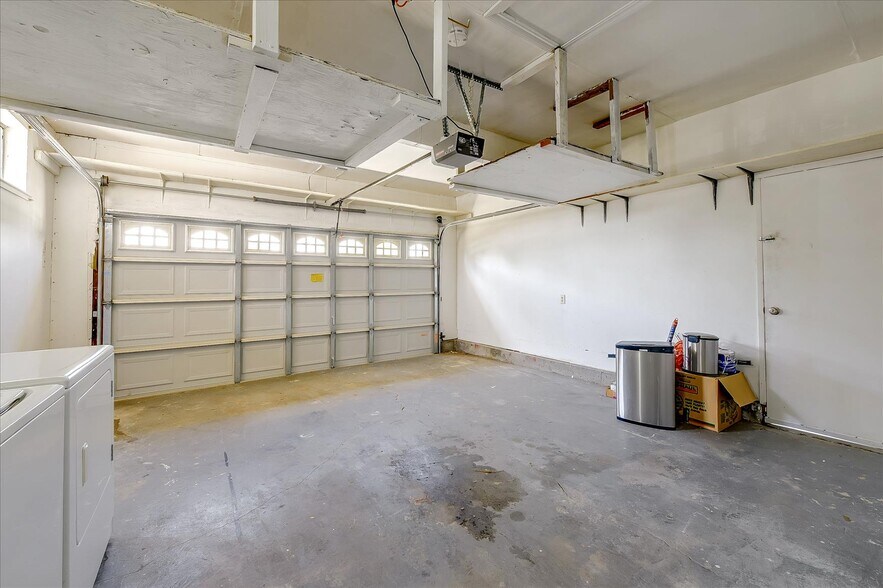 Building Photo - 2651 Poplarwood Way