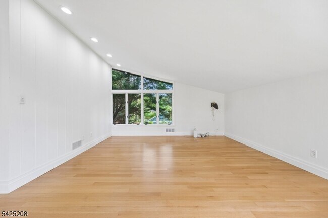 Building Photo - 293 Wyoming Ave