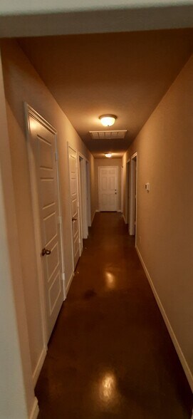 Building Photo - 109 Lollipop