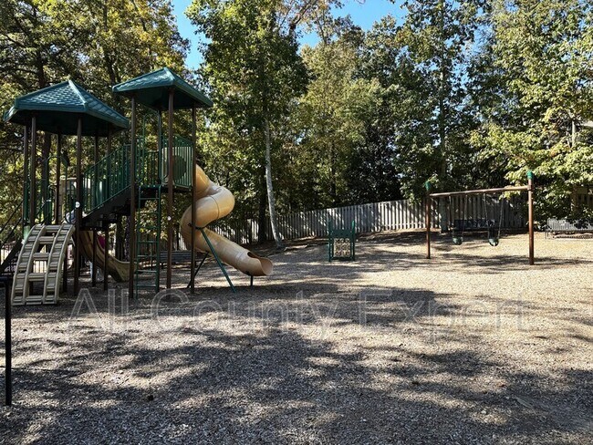 Building Photo - 4545 Sudbury Ct