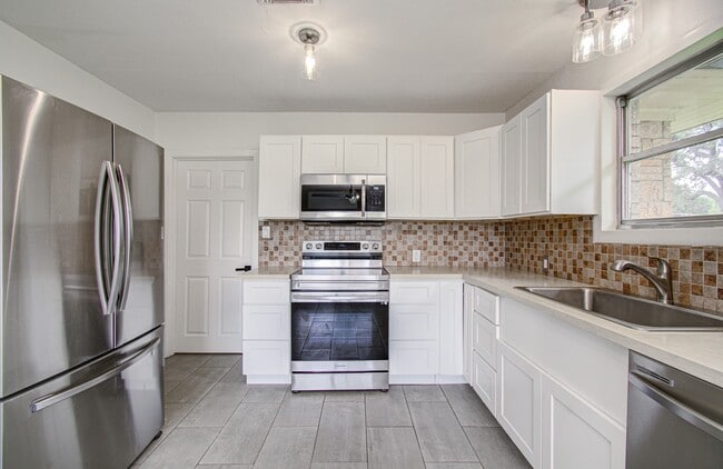 Building Photo - 709 S McCarty Ave