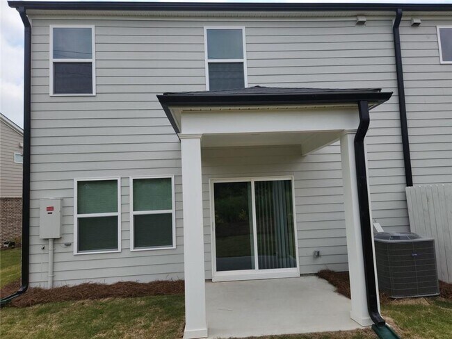 Building Photo - 1050 Sunny Lk Dr