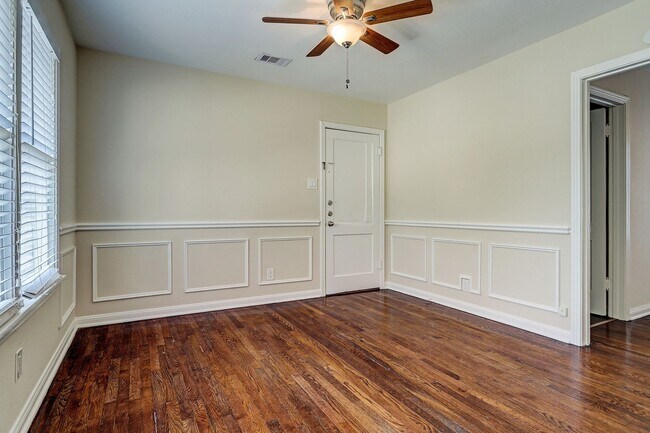 Building Photo - 949 Teetshorn St