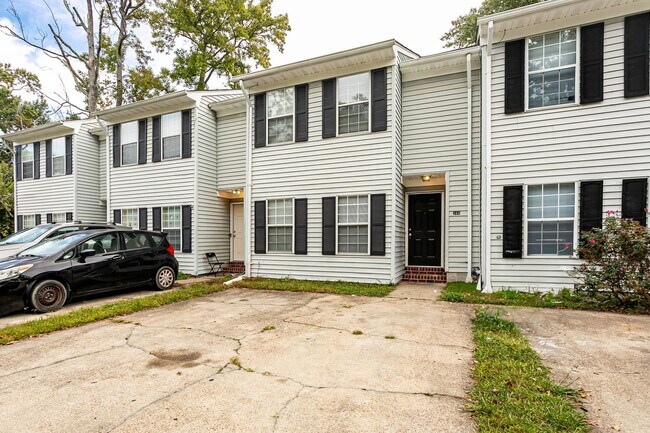 Building Photo - Don't miss the chance to call this Virgini...