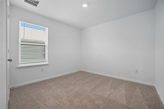 Building Photo - 445 Mustang Dr