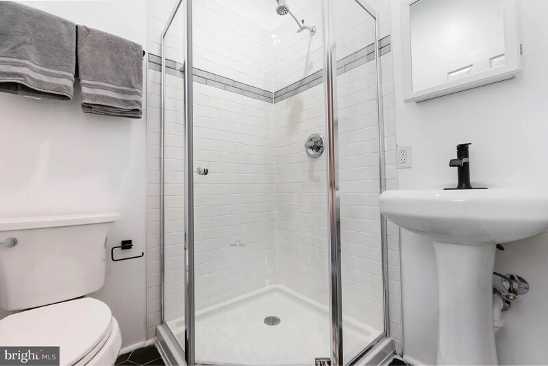 Building Photo - 708 S Curley St