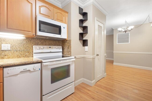 Building Photo - 2424 SE 17th St