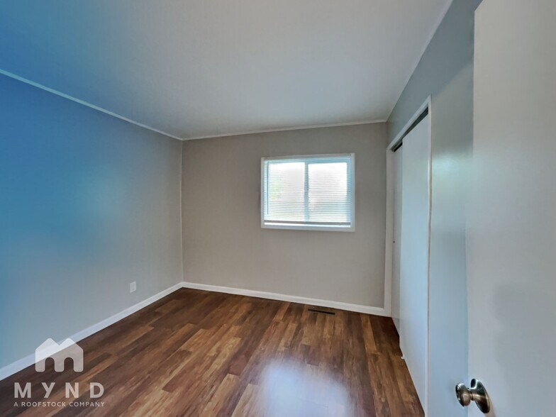 Building Photo - 3049 Bluefield Dr