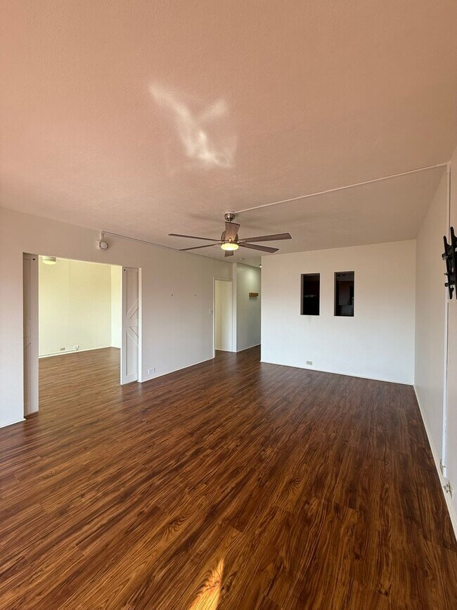 Building Photo - 1br/1ba/1pkg Condo w/Large Lanai PETS NEGOTIABLE!