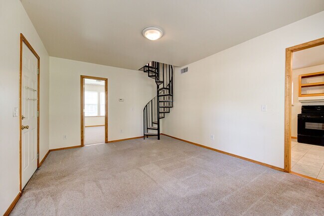 Building Photo - 639 S Pickard Ave