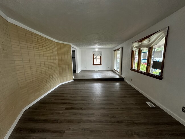 Living and Dining Room - 410 Carver Cir