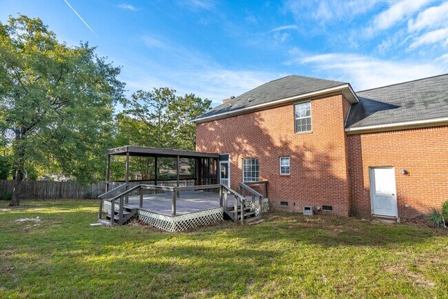 Building Photo - 509 Holly Ridge Ln