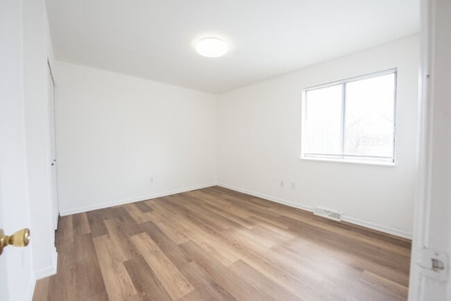 Building Photo - 3012 Larkmoor St