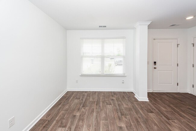 Building Photo - 3 Bedroom, 2.5 Bathroom Townhome in Cane Bay - Summerville