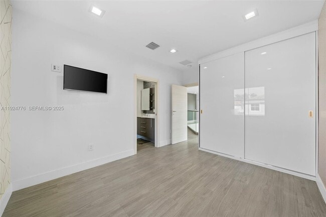 Building Photo - 1549 Breakwater Terrace