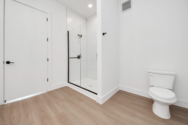 Building Photo - 2810 Riverby Rd