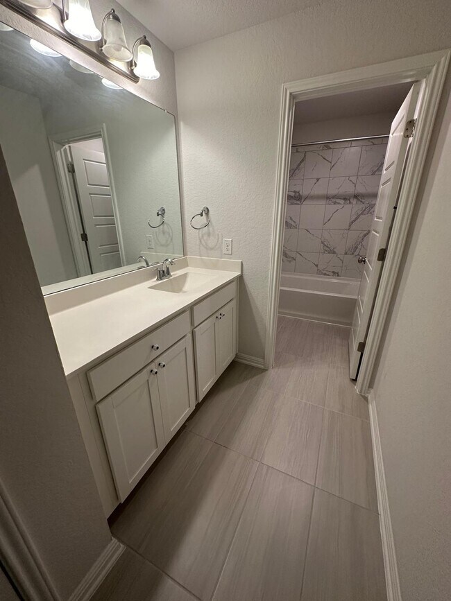 Building Photo - 2430 Castello Wy