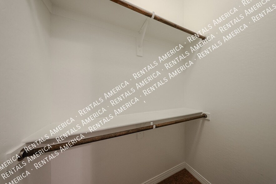 Building Photo - 1133 E Buckingham Ave