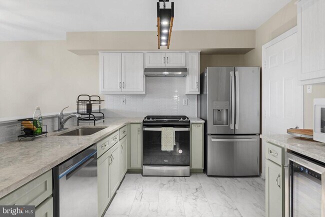 Building Photo - 424 Revere Dr