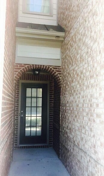 Building Photo - 1664 Oakbrook Lake Dr NW