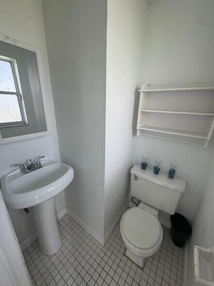 Building Photo - 7831 Colony Cir N