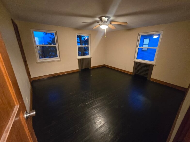 Building Photo - 459 W 3rd St