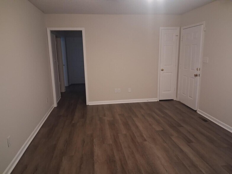 Building Photo - 1226 Autumn Oaks Dr