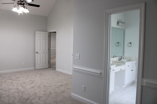 Building Photo - 3705 Warwick Pl