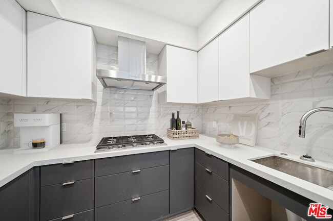 Building Photo - 1051 S Corning St