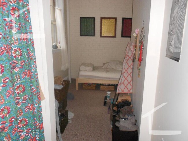 Building Photo - Central Fenway Location. Students Welcome!...