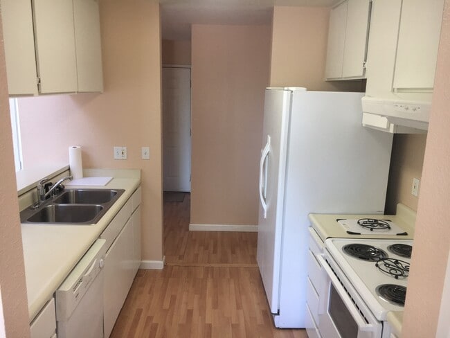 Building Photo - 2950 Niagra #262 - Turlock Condo