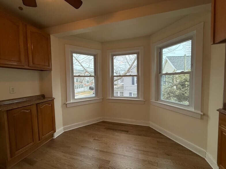 Building Photo - 6 Warren St