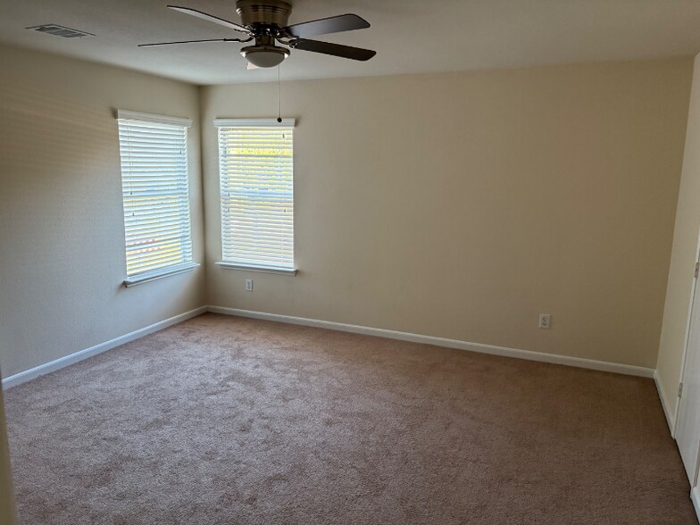 Building Photo - 327 Remington Heights Dr