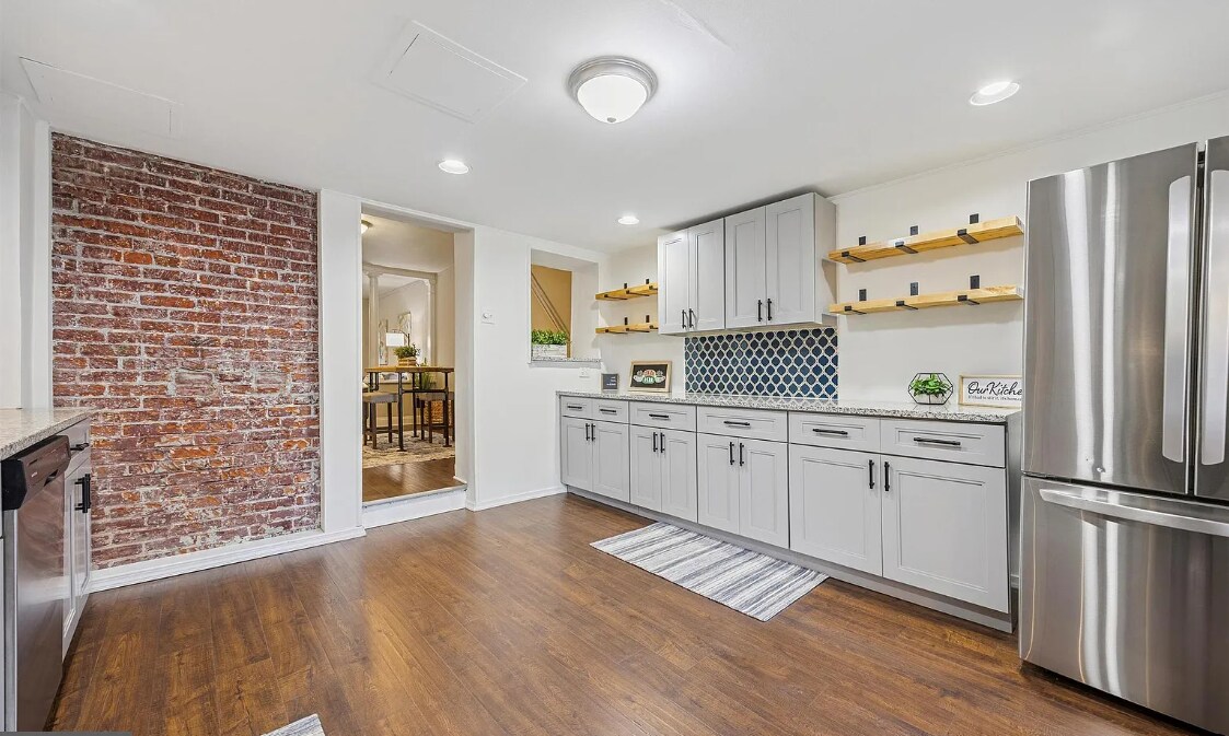 Building Photo - 108 Maple St