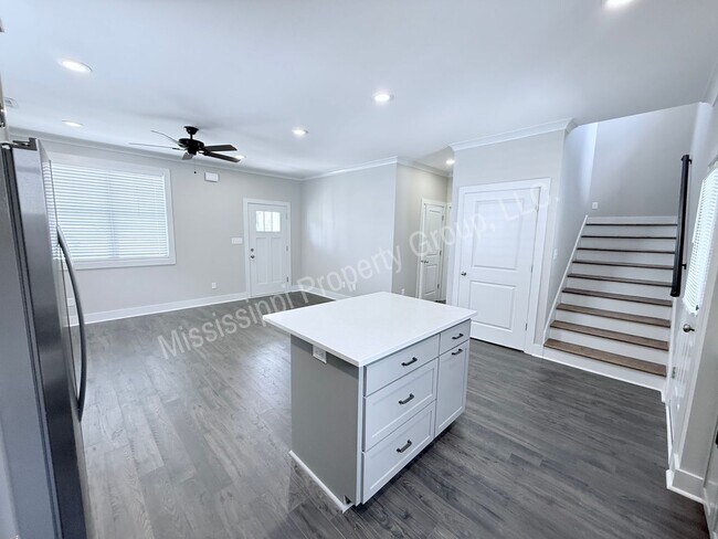 Building Photo - 1212 Ivy Rd