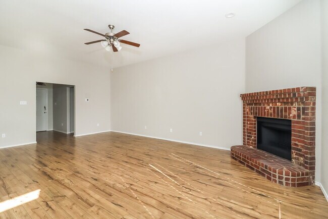 Building Photo - 5728 Imes Ln