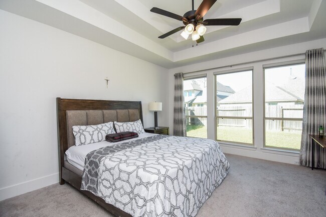 Building Photo - 823 Sarasota Shore Dr