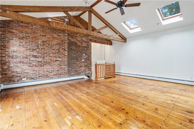 Building Photo - 239 Bradley St