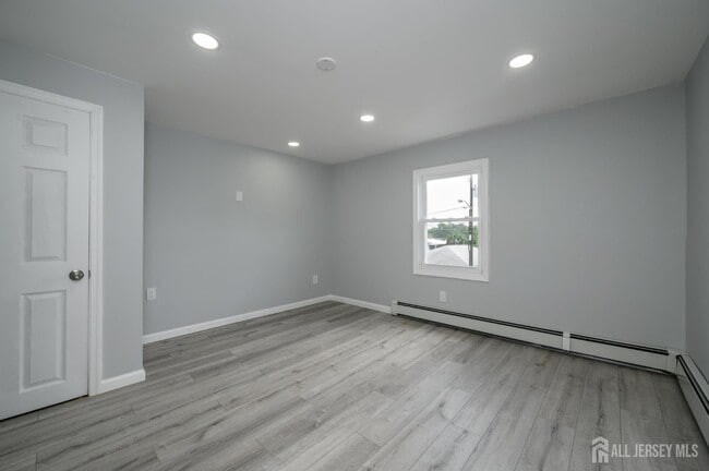 Building Photo - 410 David St
