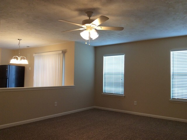 Building Photo - 717 Breakers Ln