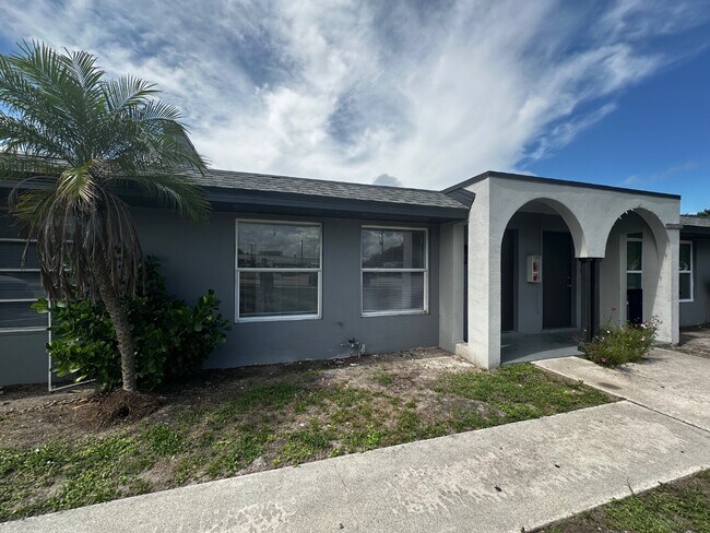 Building Photo - 1157 S Loop Blvd