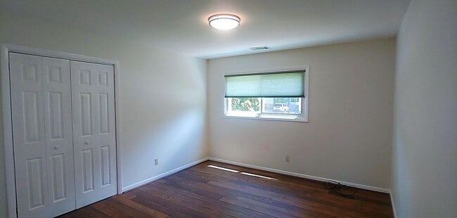 Building Photo - 3 BR, 2 Bath Home Available in Homewood