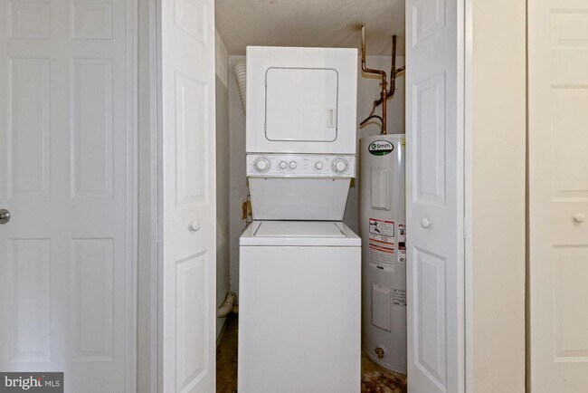 Building Photo - 7640 Provincial Dr